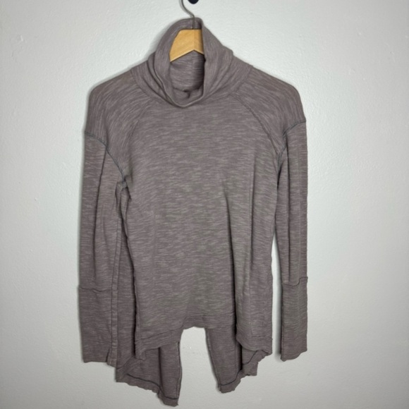 Free People We the Free - Split Back Turtleneck Ribbed Sweater
Oversized - Picture 3 of 10